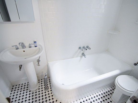 5th image of 4816 46th St APT C3