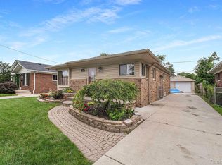 22619 Millenbach St, Saint Clair Shores, MI 48081