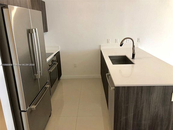 5th image of 488 NE 18th St Unit 3306