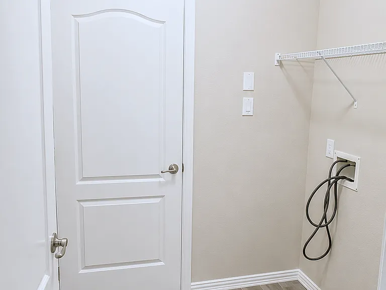 14143 Medina Dr — Photo 13