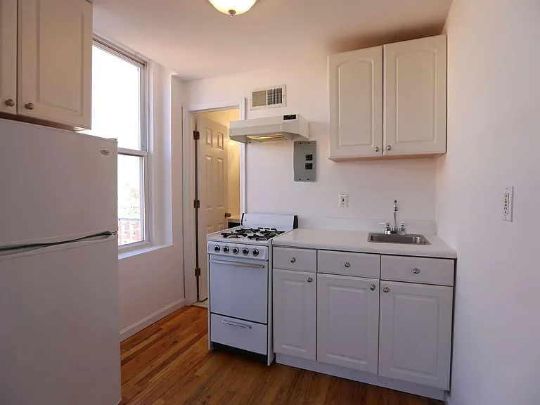 253 3rd St #2B — Photo 28