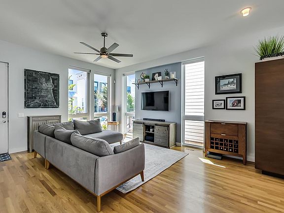 4th image of 4412 W Waveland Ave