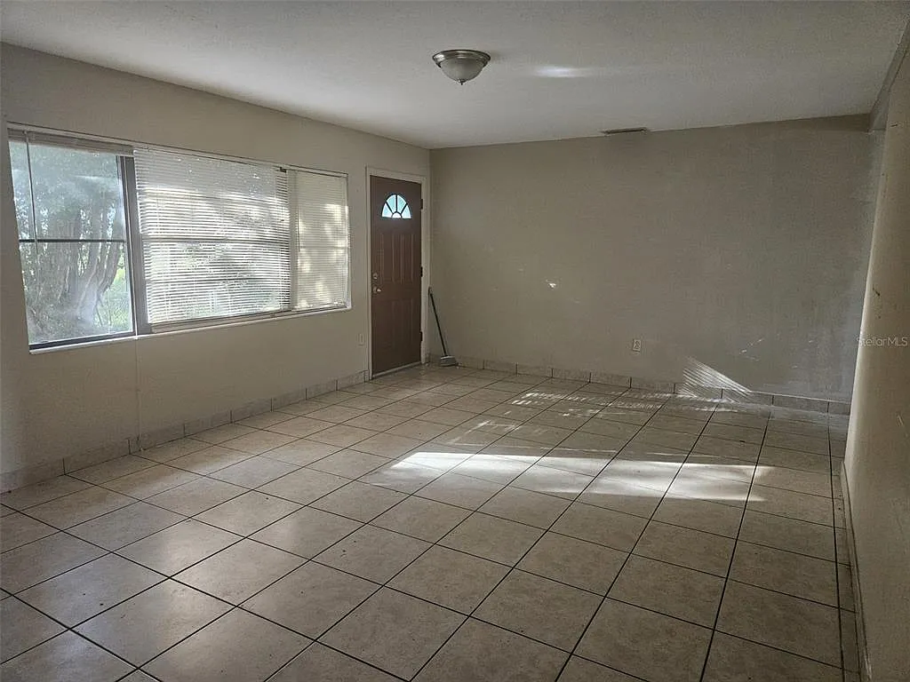 3 bed, 2.0 bath, 1470 sqft, $1,800 — Photo 3