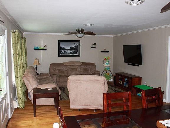 4th image of 136 Sherman Ave