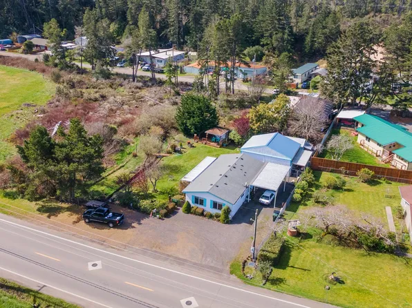 735 N 8th St, Lakeside, OR 97449