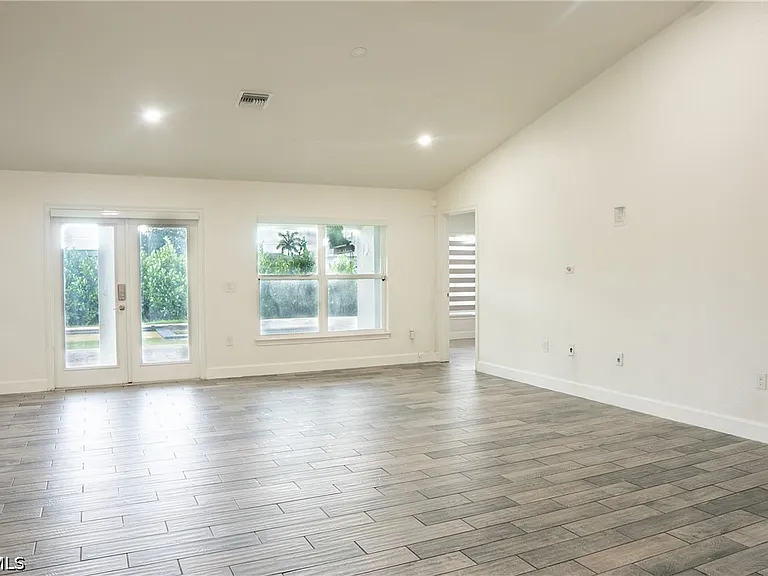1100 Diplomat Pkwy W — Photo 7