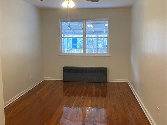 3rd image of 1036 E 222nd St #1