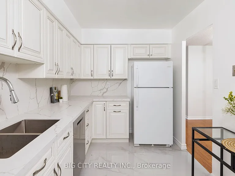 3300 Don Mills Rd #1206 — Photo 2