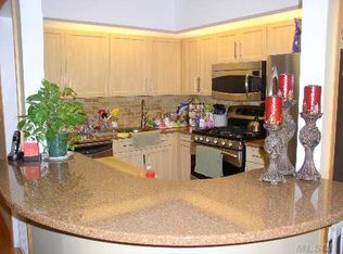 1234 Estates Ln, Flushing, NY 11360