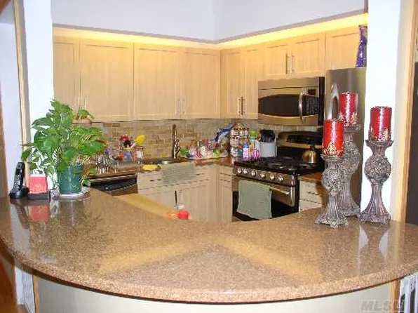 1234 Estates Ln, Flushing, NY 11360