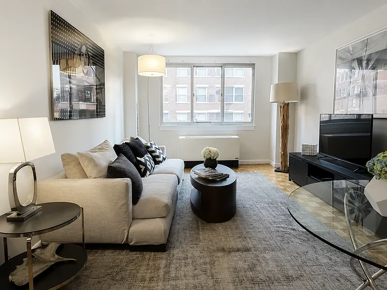 308 E 38th St #15D — Photo 3