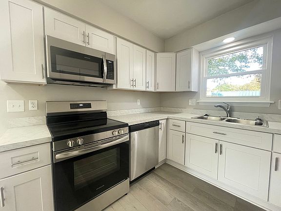 2nd image of 6100 Lockwood Ln