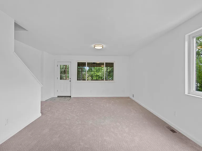 716 Audrey Ln — Photo 8
