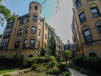 4207 N Kedvale Ave APT 2C, Chicago, IL, 60641