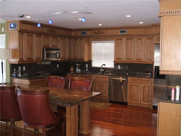 3rd image of 19918 Gulf Blvd APT 1