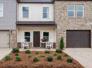 302 Beau Claire Cir, Byron, GA 31008