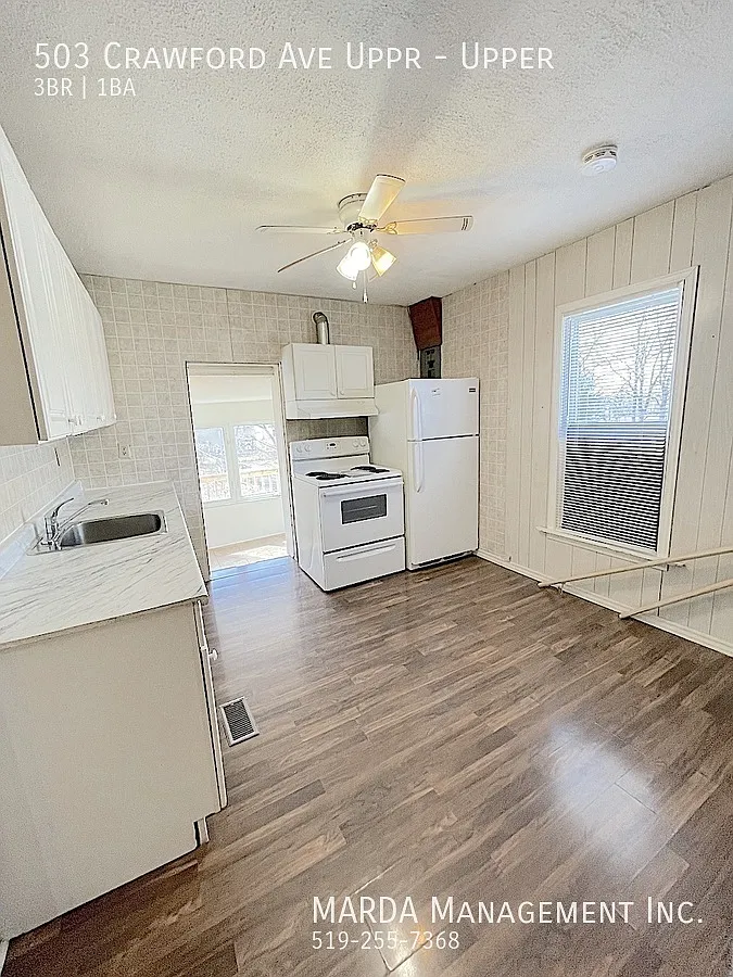 Spacious 3 Bed/1 Bath 2-Storey Upper West Windsor + Hydro — Photo 3