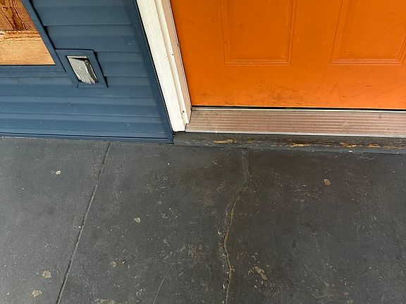 3rd image of 1810 N Parker Ave