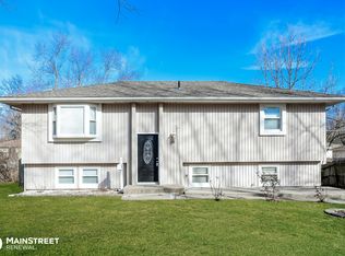 153 NW Lakeview Ct, Blue Springs, MO 64014