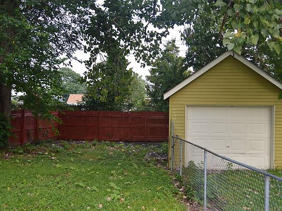 4th image of 3859 Winthrop Ave