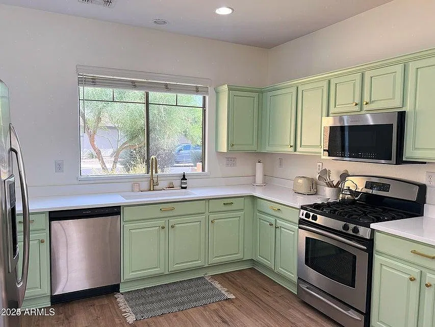 3 bed, 2.0 bath, 1264 sqft, $2,200 — Photo 1