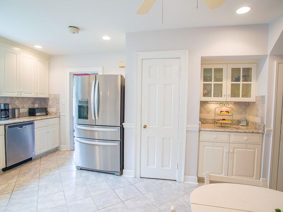 2nd image of 1316 Oakwood Ct