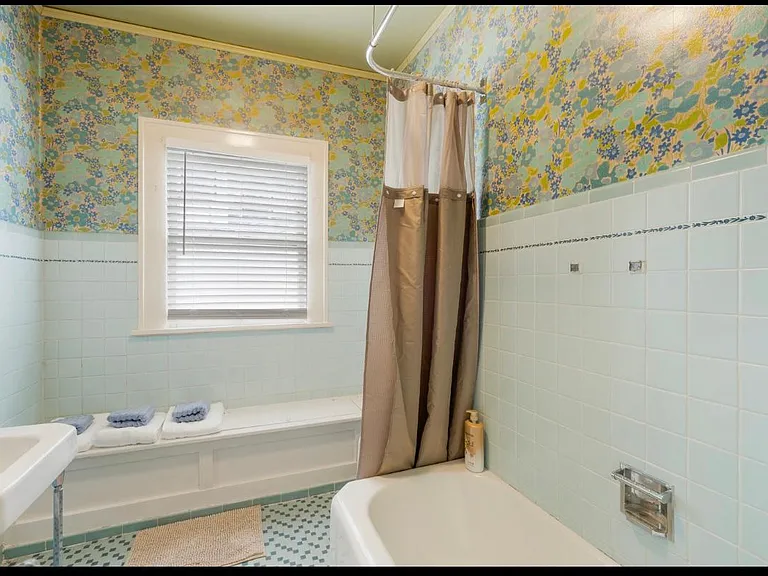 1402 S Elwood Ave — Photo 9