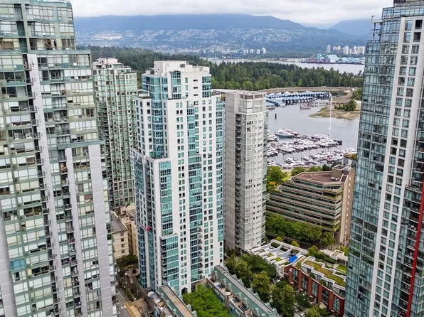 1238 Melville St #1005, Vancouver, BC V6E 4N2