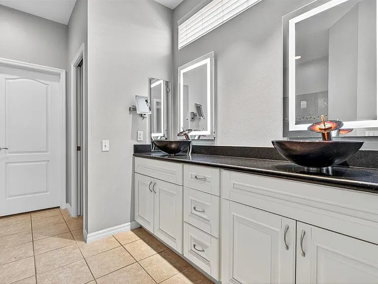 10801 Spring Mountain Pl — Photo 33