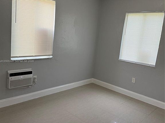 5th image of 172 NW 12th St APT 1