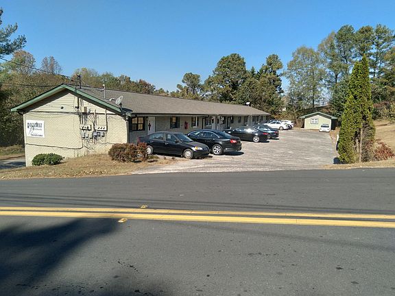 3rd image of 900 Vernon Ave APT 13