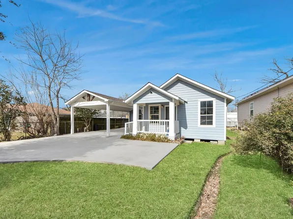 215 E Saint Charles Dr, Crosby, TX 77532