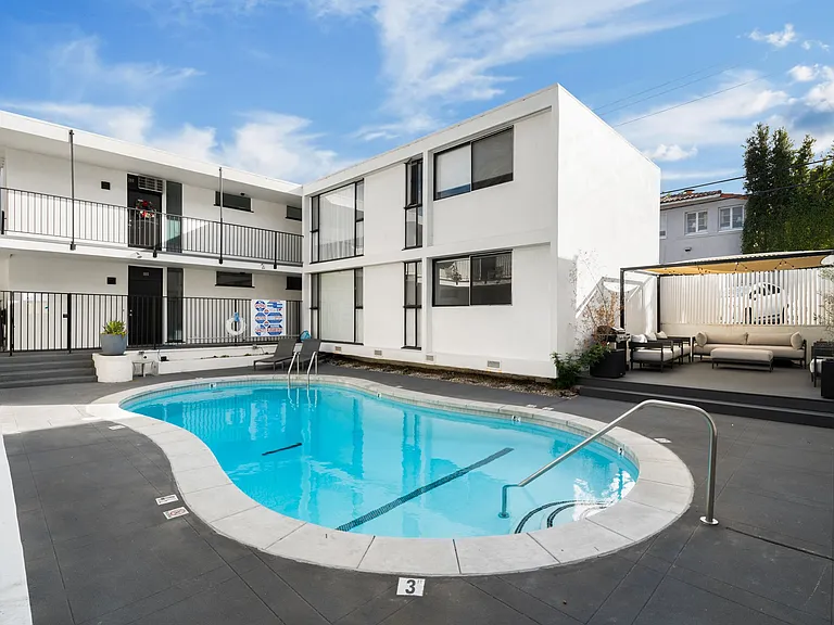 9500 W Olympic Blvd #106 — Photo 11