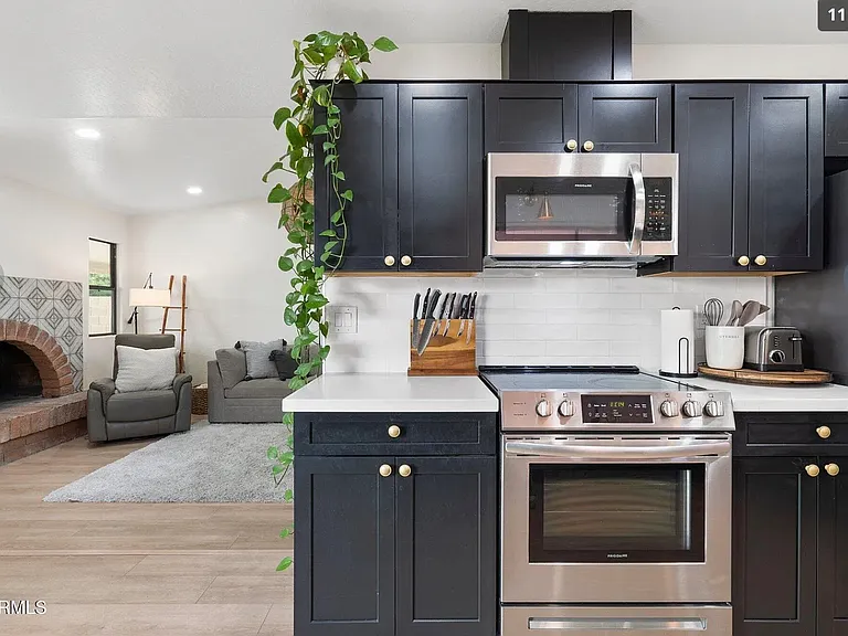4035 W Loma Ln — Photo 6