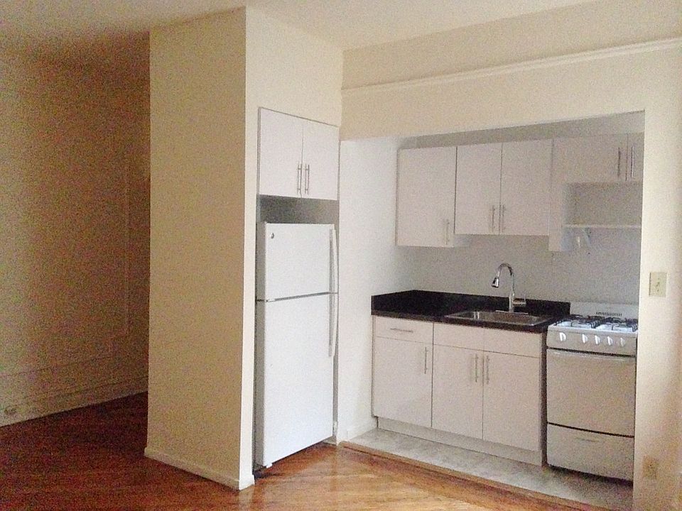 2nd image of 4317 48th St APT 6N
