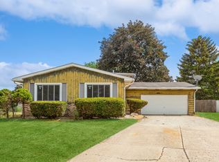 1205 Comet Dr, Aurora, IL 60505
