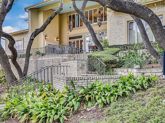 2nd image of 3418 Mount Bonnell Cir