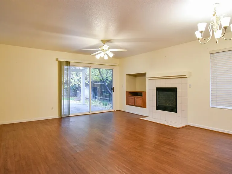 2067 Moonstone Way — Photo 8