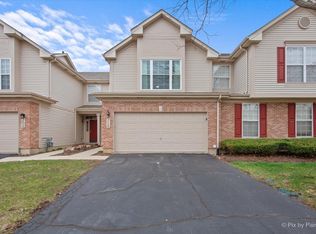 715 Riding Ln UNIT 715, Saint Charles, IL 60174