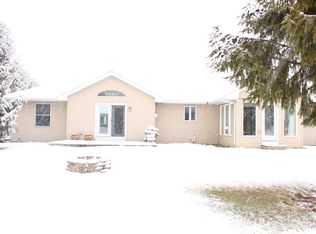 60 Thackery Dr, Oshkosh, WI 54904