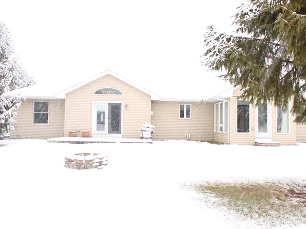 60 Thackery Dr, Oshkosh, WI 54904