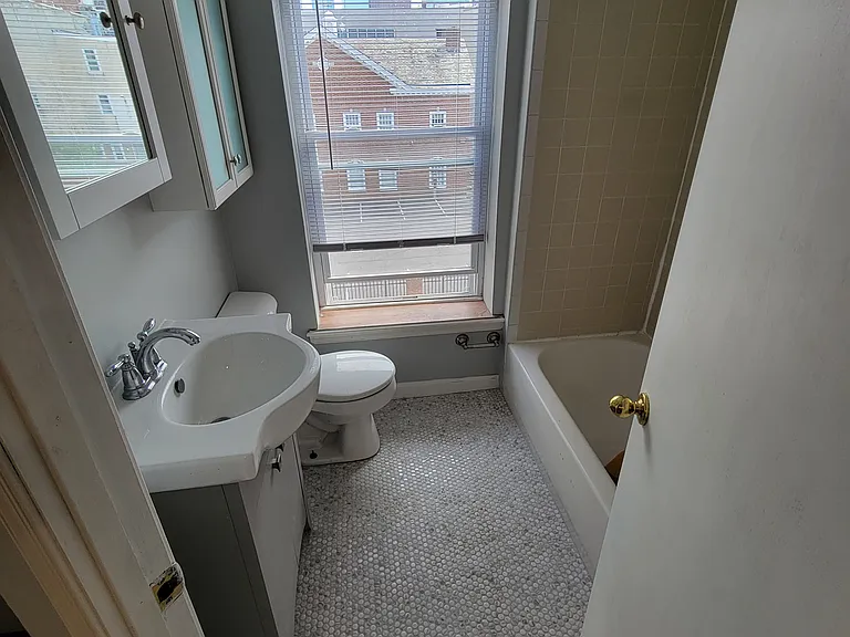 552 N 17th St #3F — Photo 3