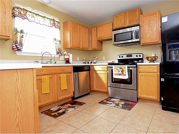 5th image of 207 Meadow Park Dr