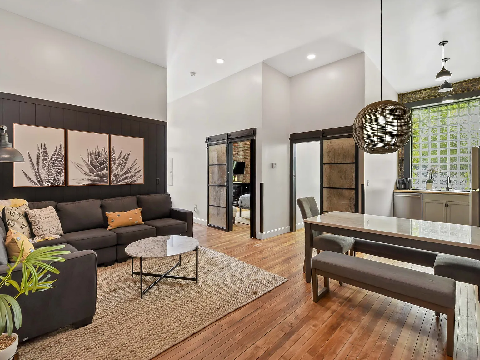 2 bed, 1050 sqft, $1,800 — Photo 2