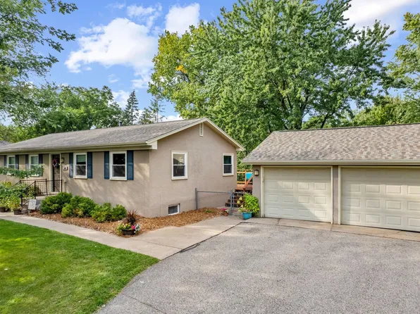 916 Pearson Pkwy, Brooklyn Park, MN 55444