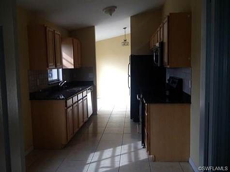 4th image of 2370 41st Ave NE