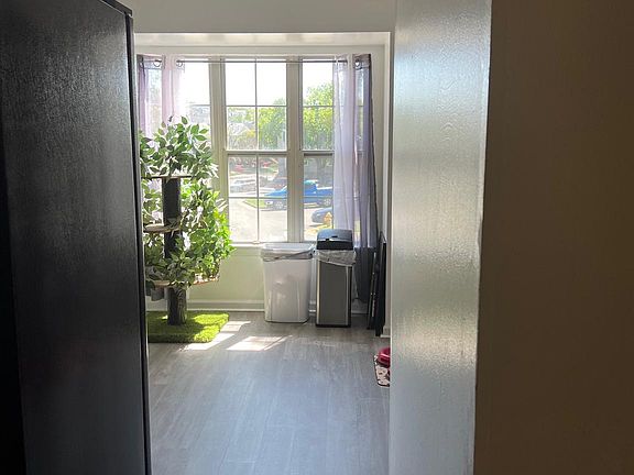 4th image of 16236 Taconic Cir
