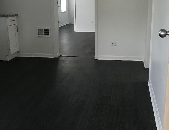 3rd image of 530 N Noble St APT 2R