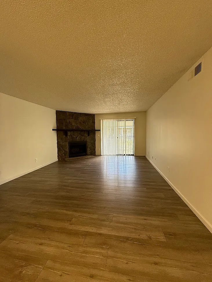 Building Photo - 940 S Walden Way #204