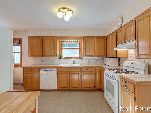 3rd image of 511 W Grant St